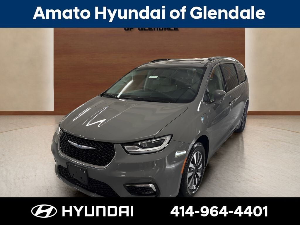 Used 2021 Chrysler Pacifica Hybrid Touring L Minivan/Van