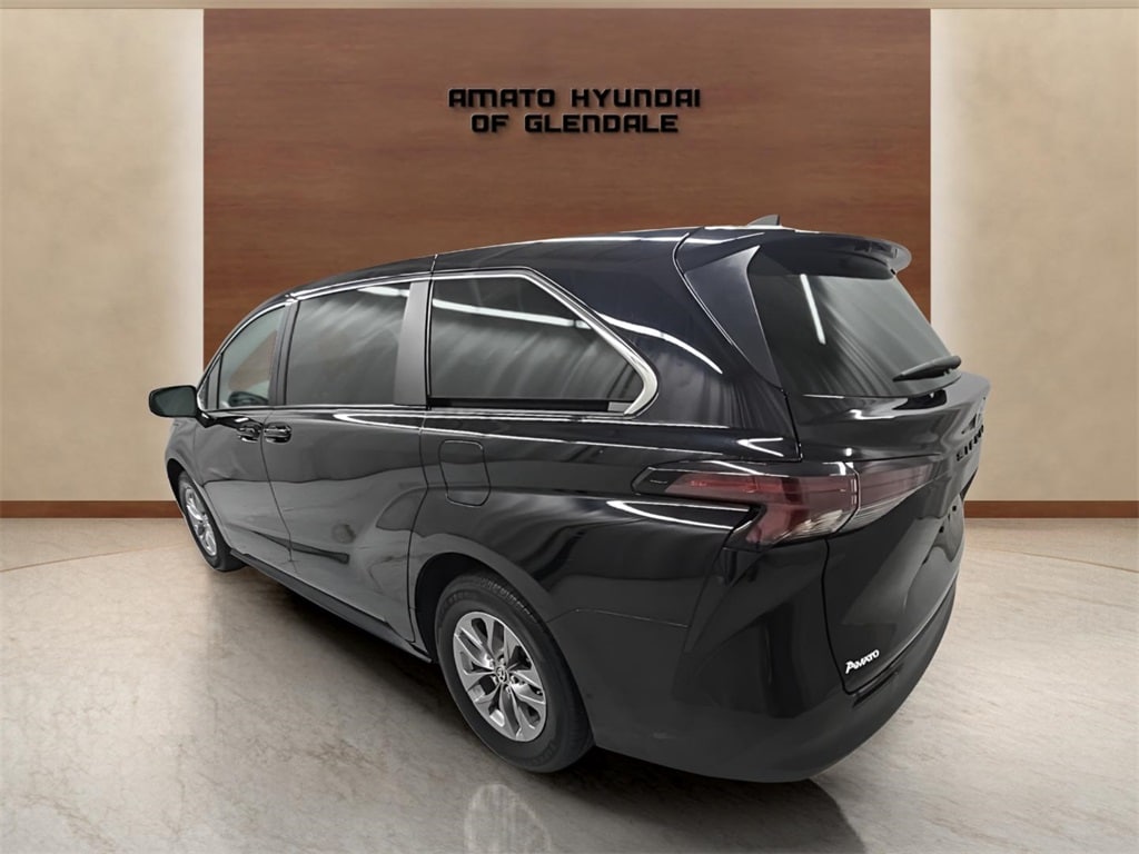 Used 2024 Toyota Sienna LE Minivan/Van