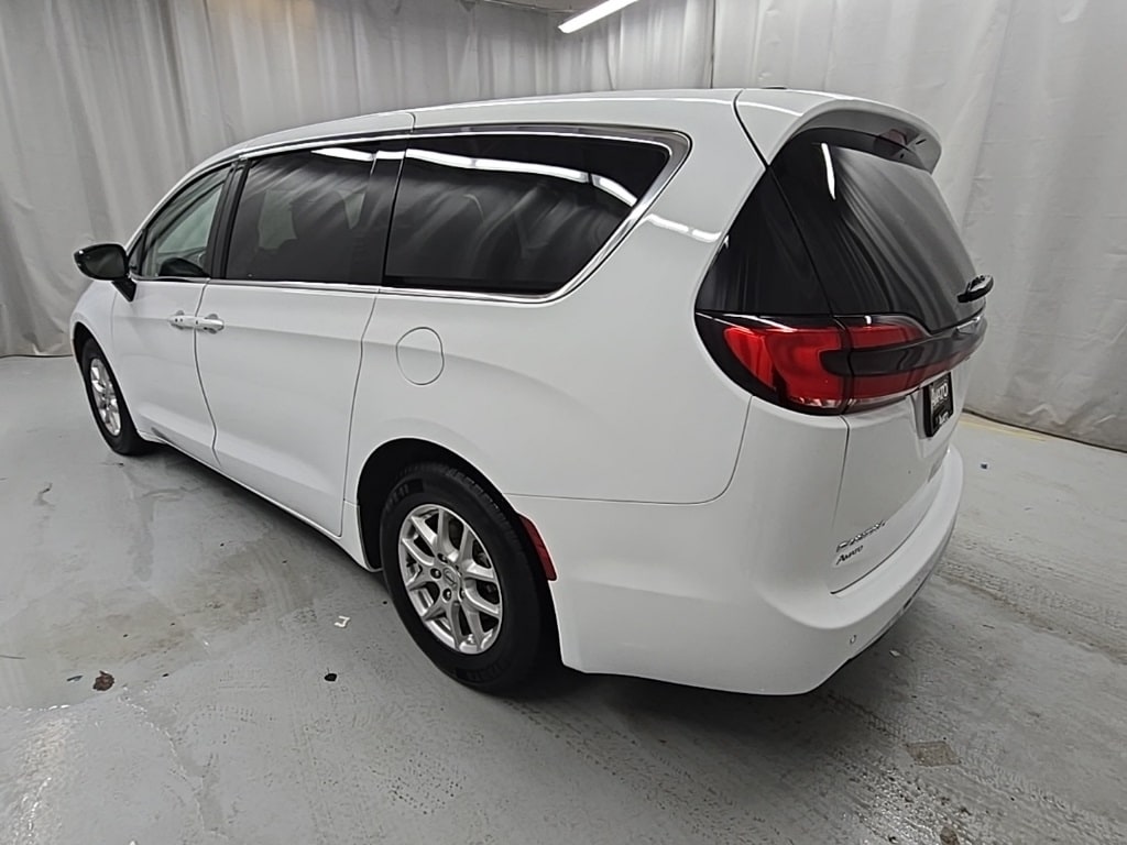Used 2024 Chrysler Pacifica Touring L Minivan/Van