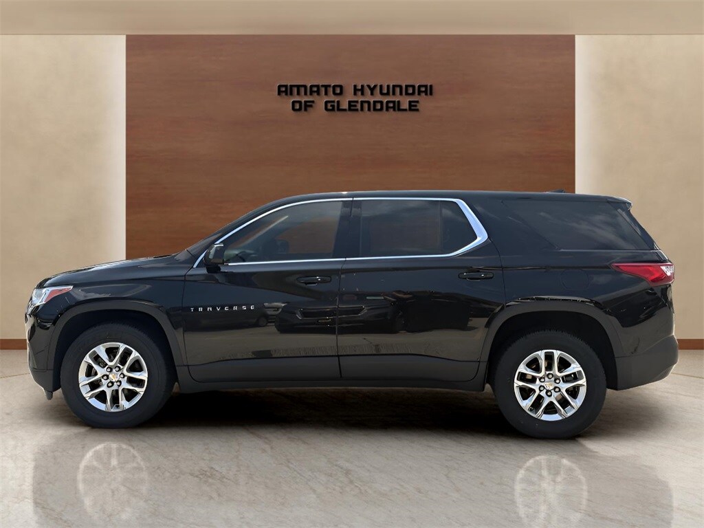 2020 Chevrolet Traverse LS photo 2