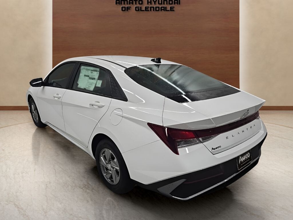 New 2026 Hyundai Elantra SE Sedan