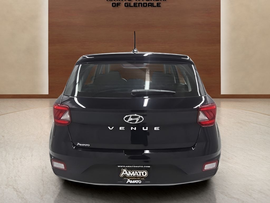 Used 2023 Hyundai Venue SE SUV