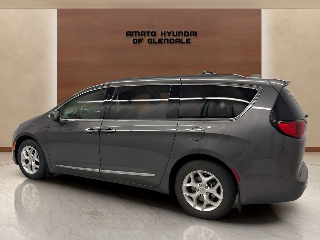Used 2017 Chrysler Pacifica Touring L Minivan/Van