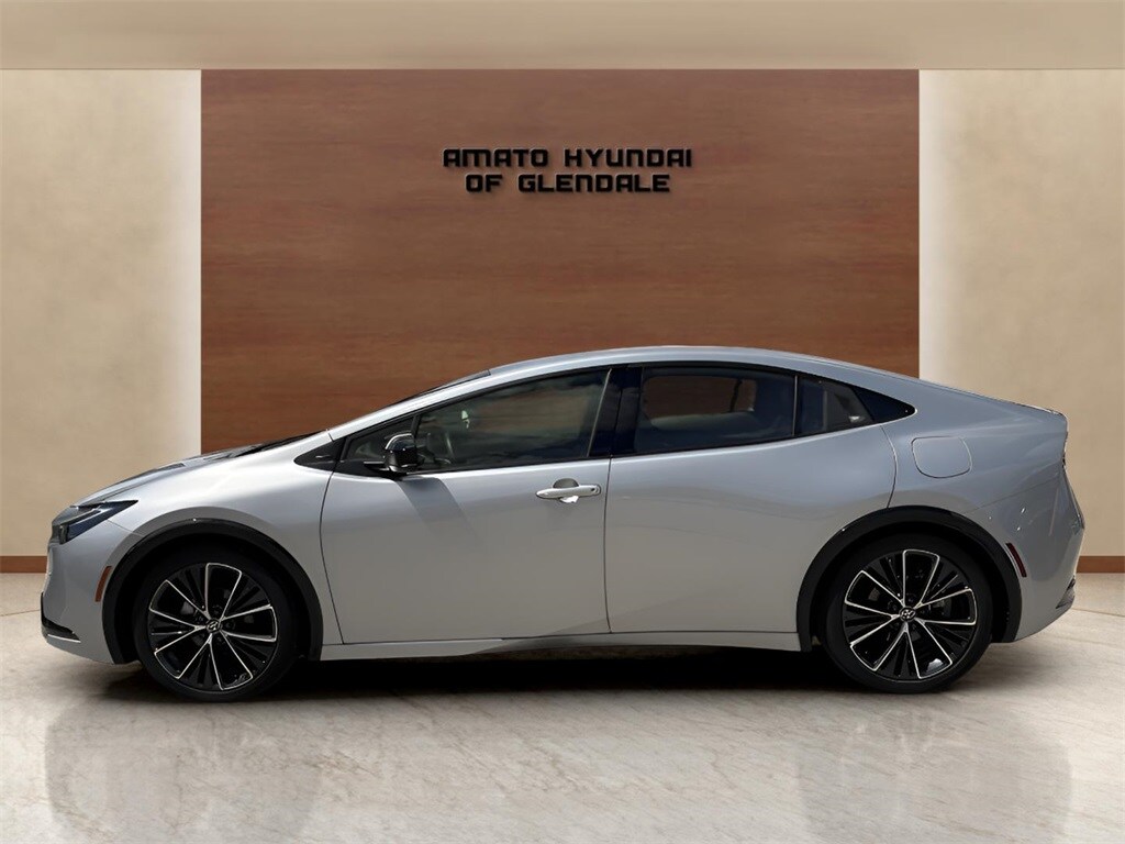 2024 Toyota Prius XLE photo 2
