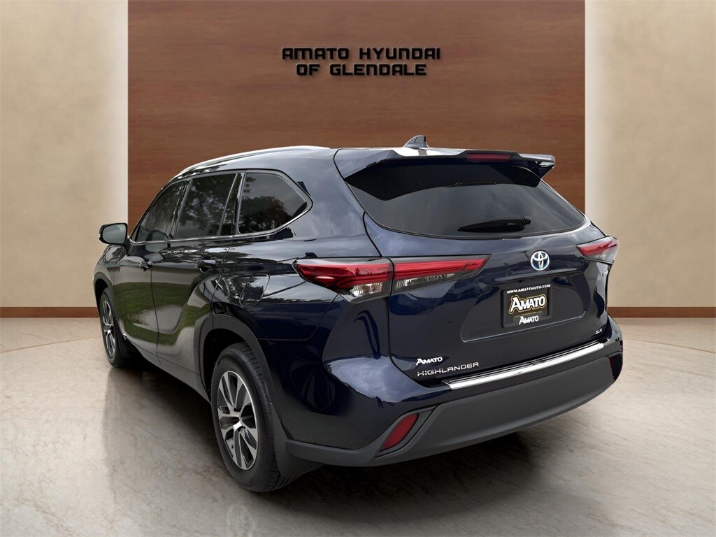 2022 Toyota Highlander Hybrid XLE photo 4