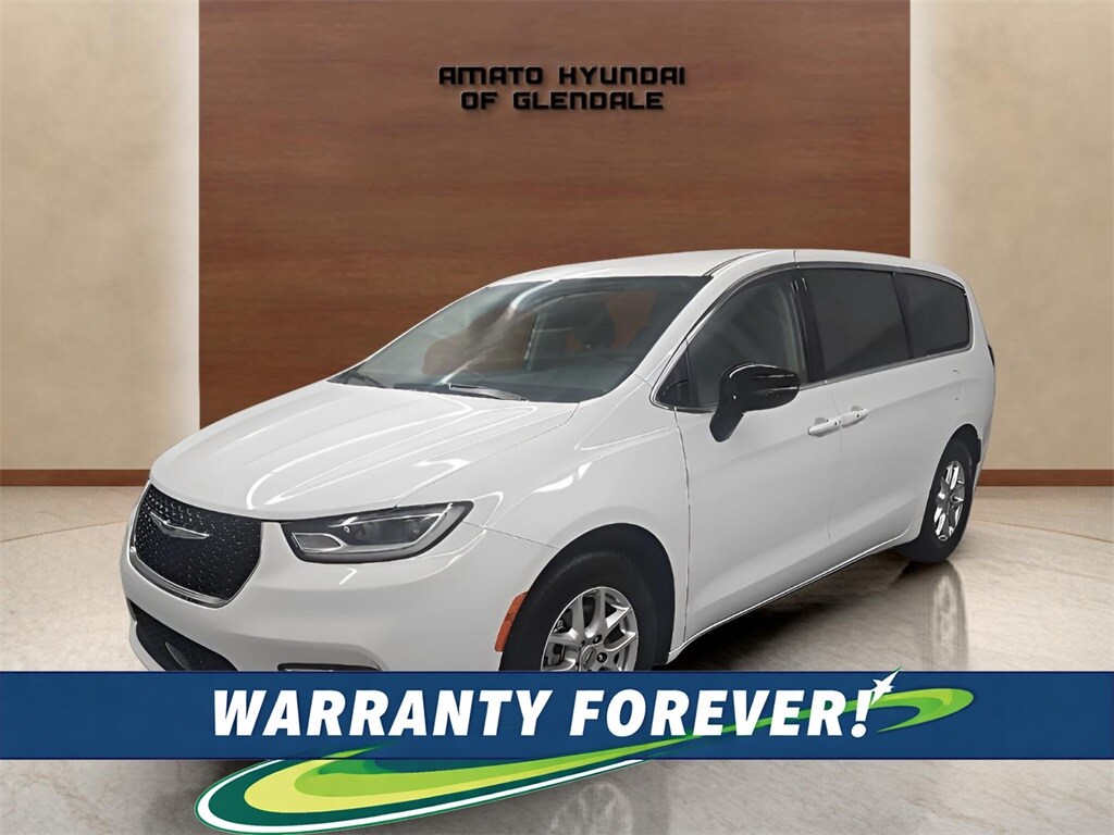 Used 2024 Chrysler Pacifica Touring L Minivan/Van