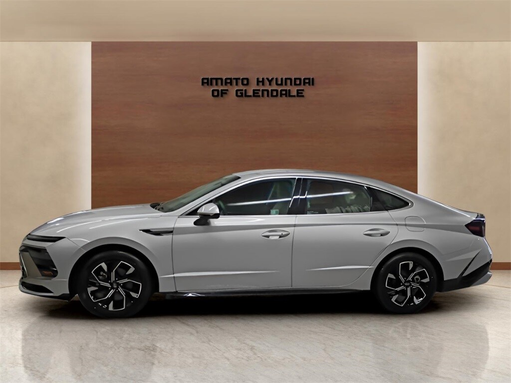 2025 Hyundai Sonata SEL photo 2