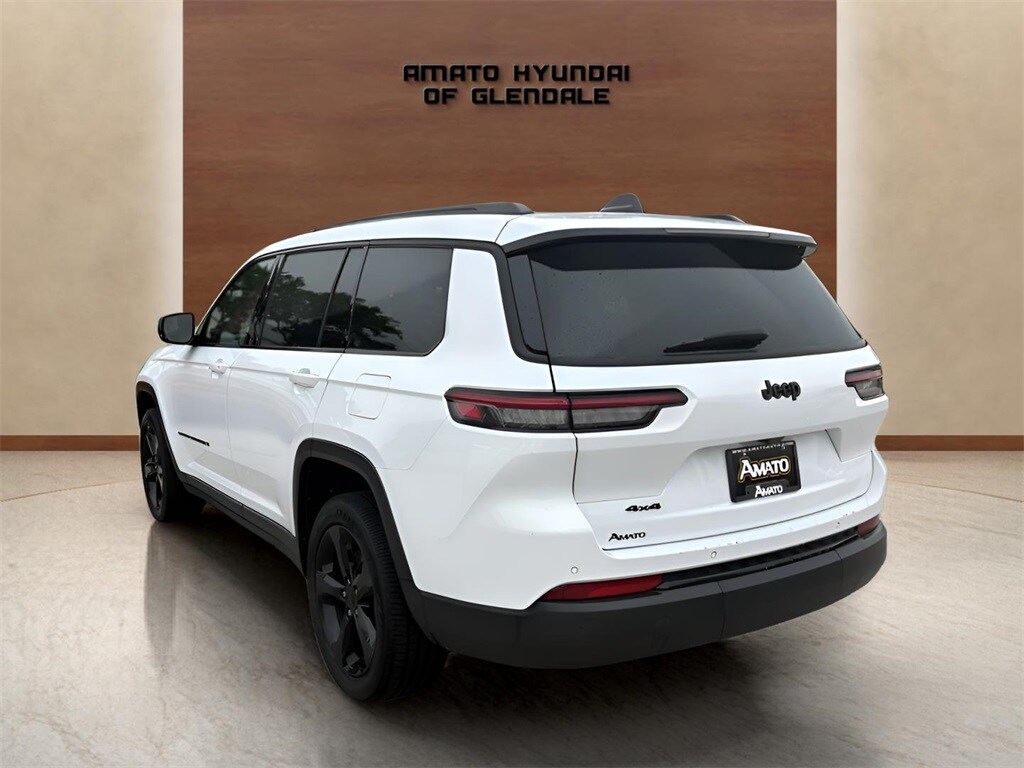2023 Jeep Grand Cherokee Altitude photo 3