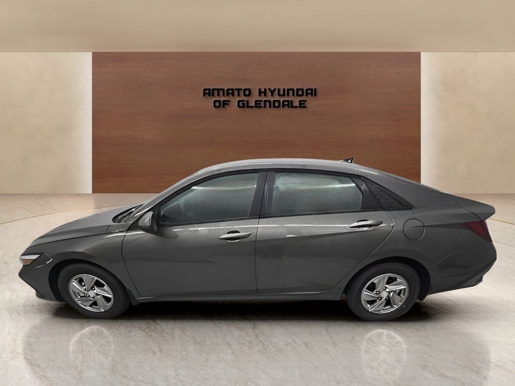 New 2026 Hyundai Elantra SE Sedan