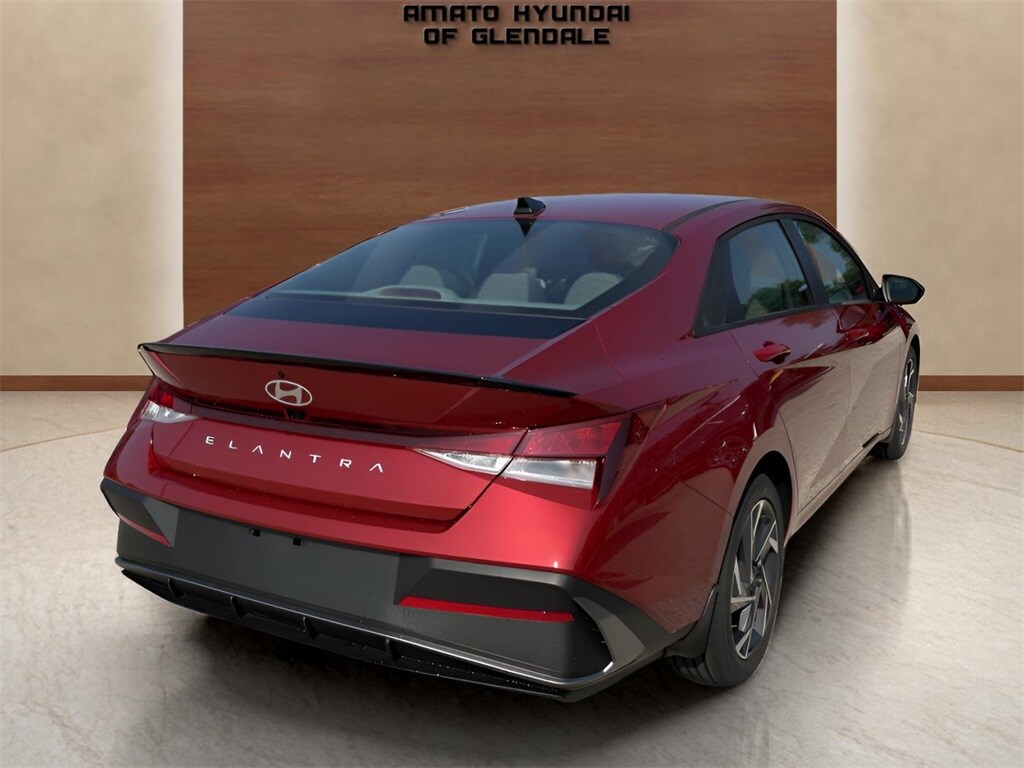 2025 Hyundai Elantra SEL Sport photo 2