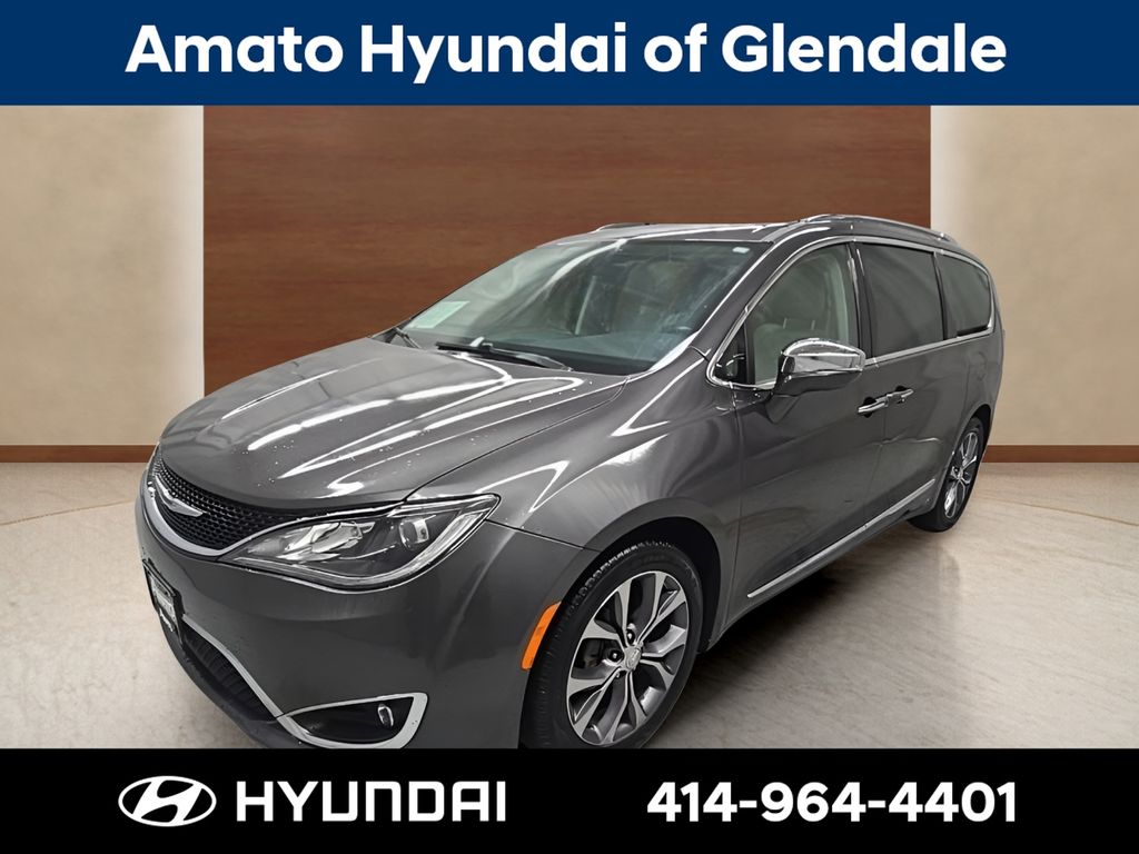 2018 Chrysler Pacifica Limited's photo