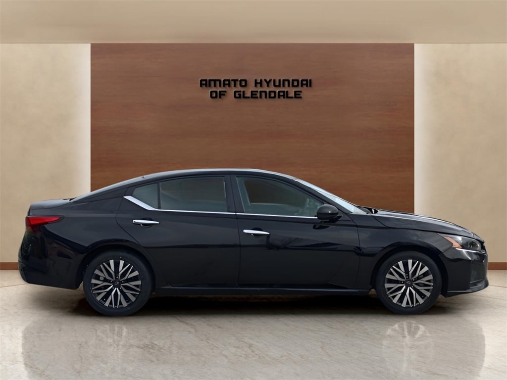 Used 2024 Nissan Altima 2.5 SV Sedan