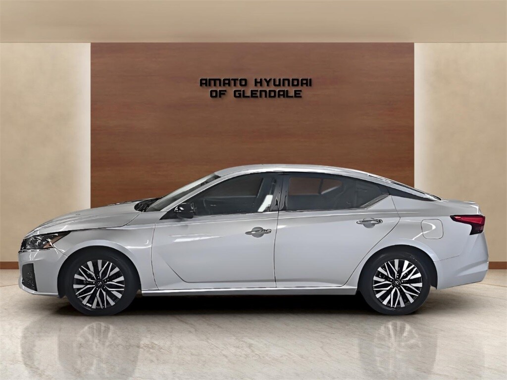 2024 Nissan Altima 2.5 SV photo 2