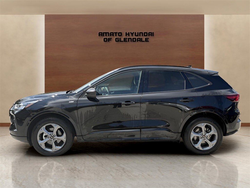 2024 Ford Escape ST-Line photo 2