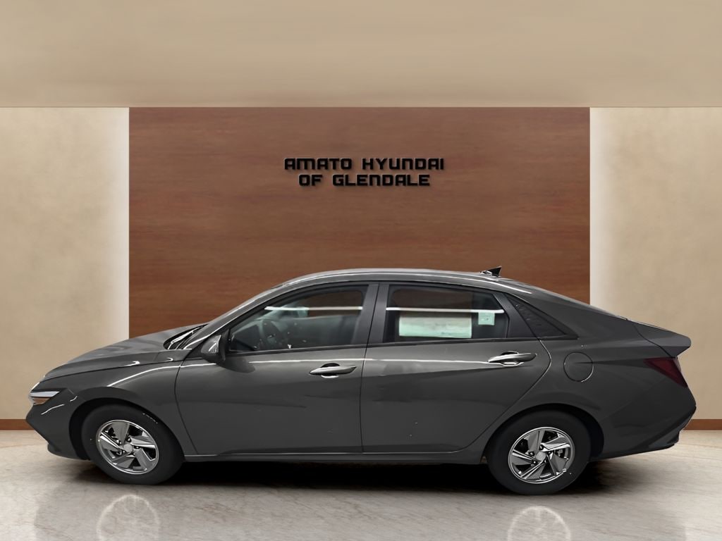 New 2026 Hyundai Elantra SE Sedan
