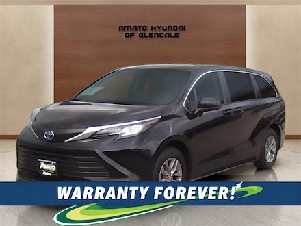 2023 Toyota Sienna LE Minivan/Van