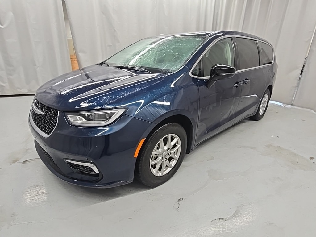 Used 2024 Chrysler Pacifica Touring L Minivan/Van