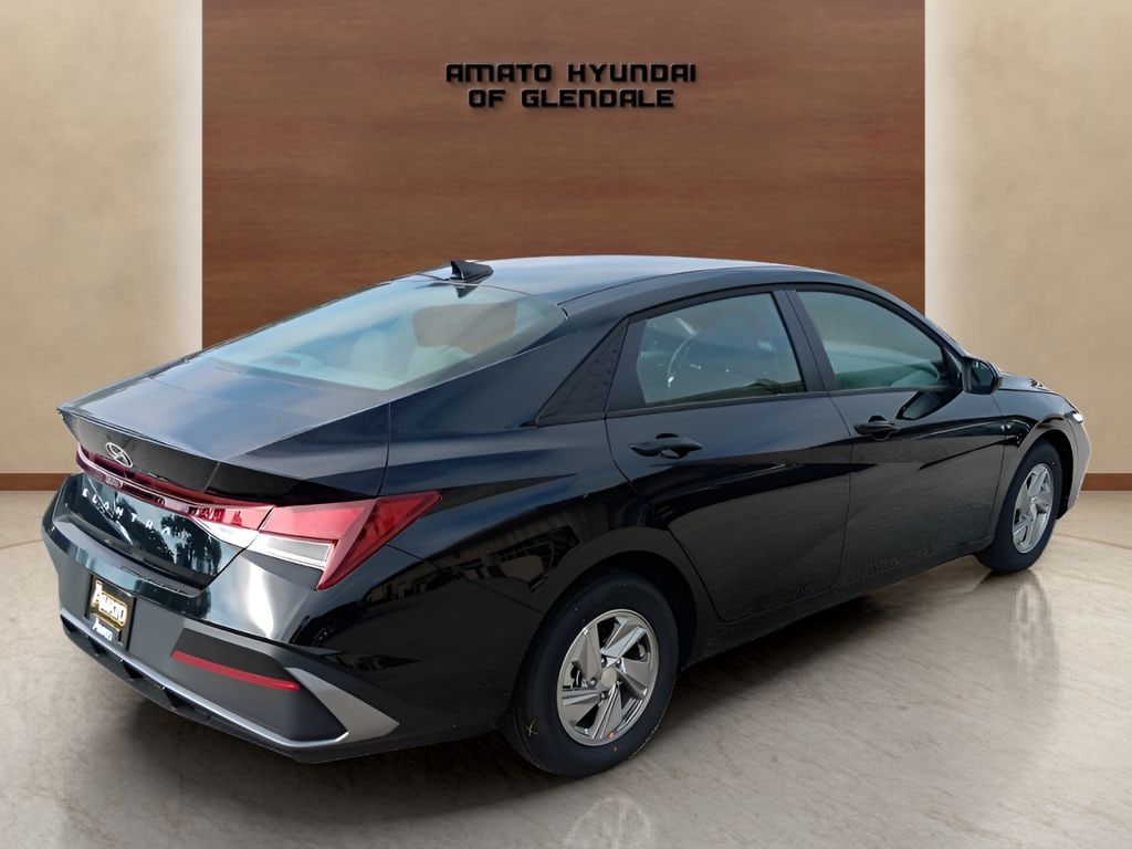New 2026 Hyundai Elantra SE Sedan
