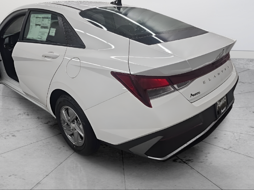 New 2026 Hyundai Elantra SE Sedan