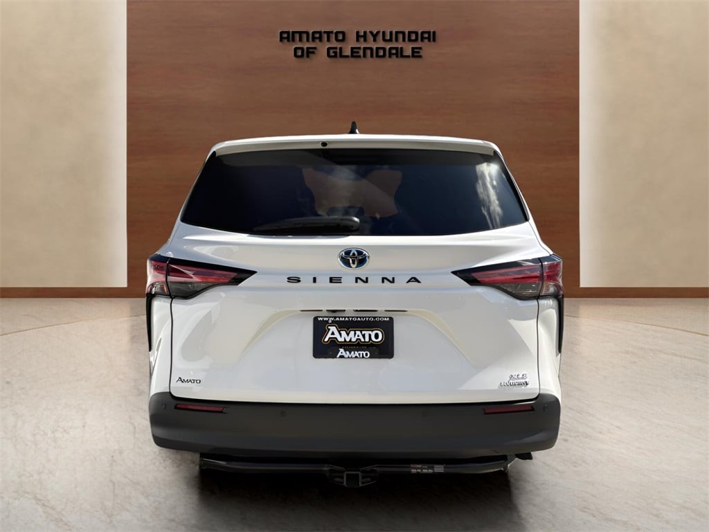 Used 2021 Toyota Sienna XLE Minivan/Van