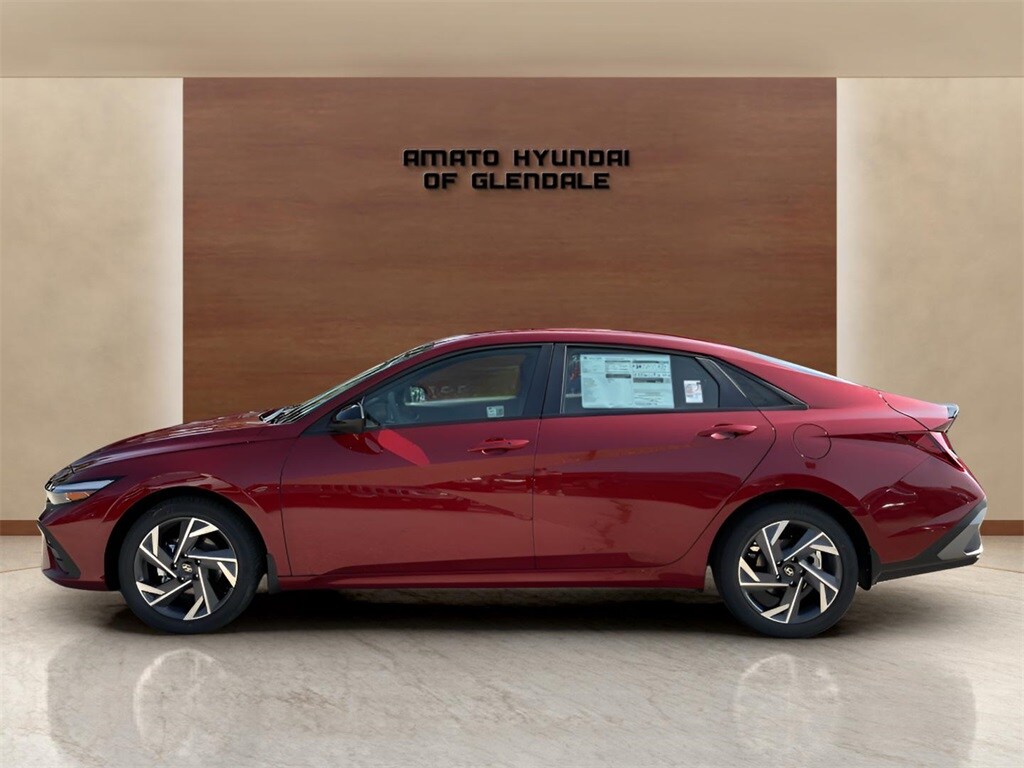 2025 Hyundai Elantra SEL Sport photo 3