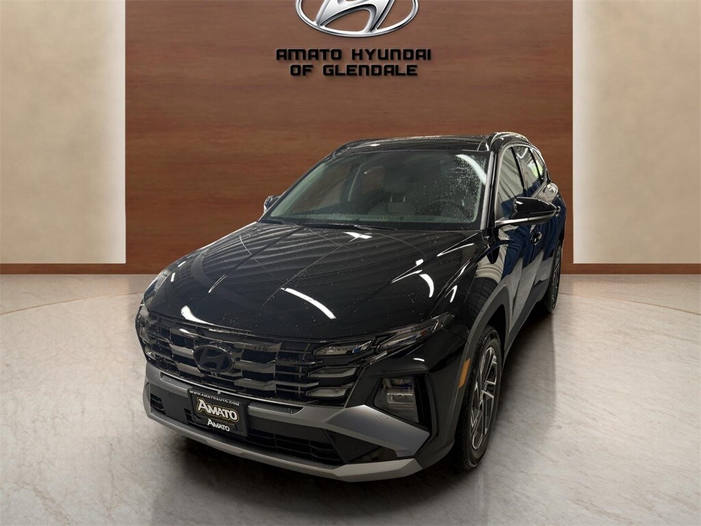 2025 Hyundai Tucson Hybrid Limited photo 2