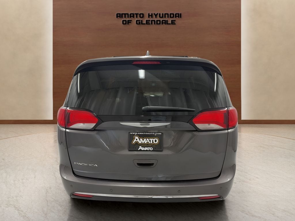 Used 2017 Chrysler Pacifica Touring L Minivan/Van