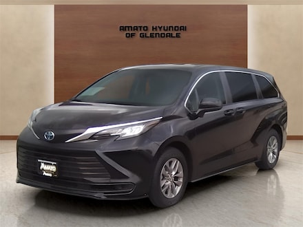 2023 Toyota Sienna LE Minivan/Van