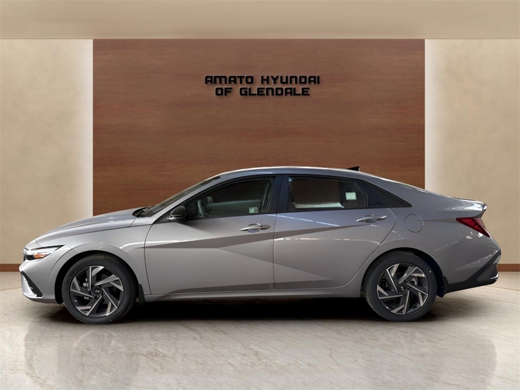 2025 Hyundai Elantra SEL Sport photo 2