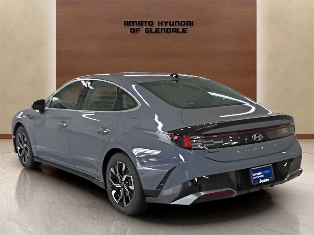 2025 Hyundai Sonata SEL photo 3