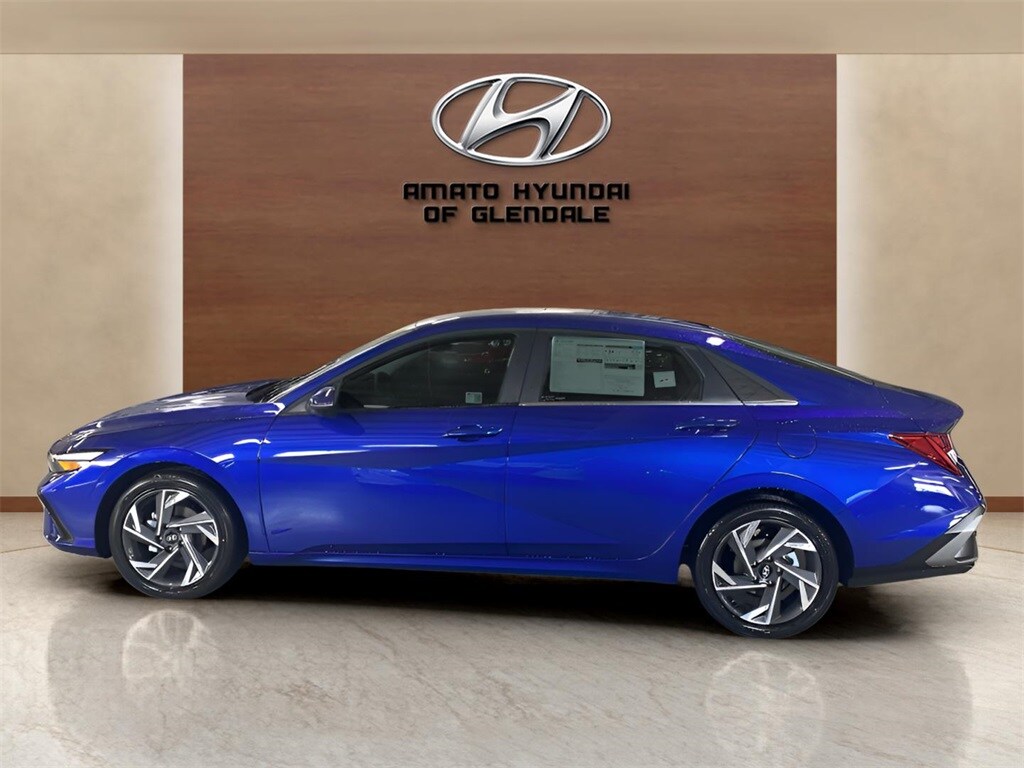 2025 Hyundai Elantra Limited photo 3