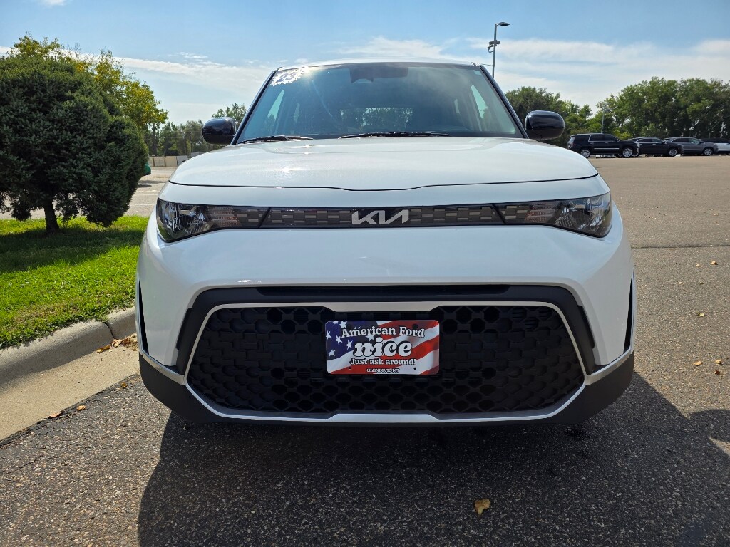 2023 Kia Soul LX photo 2