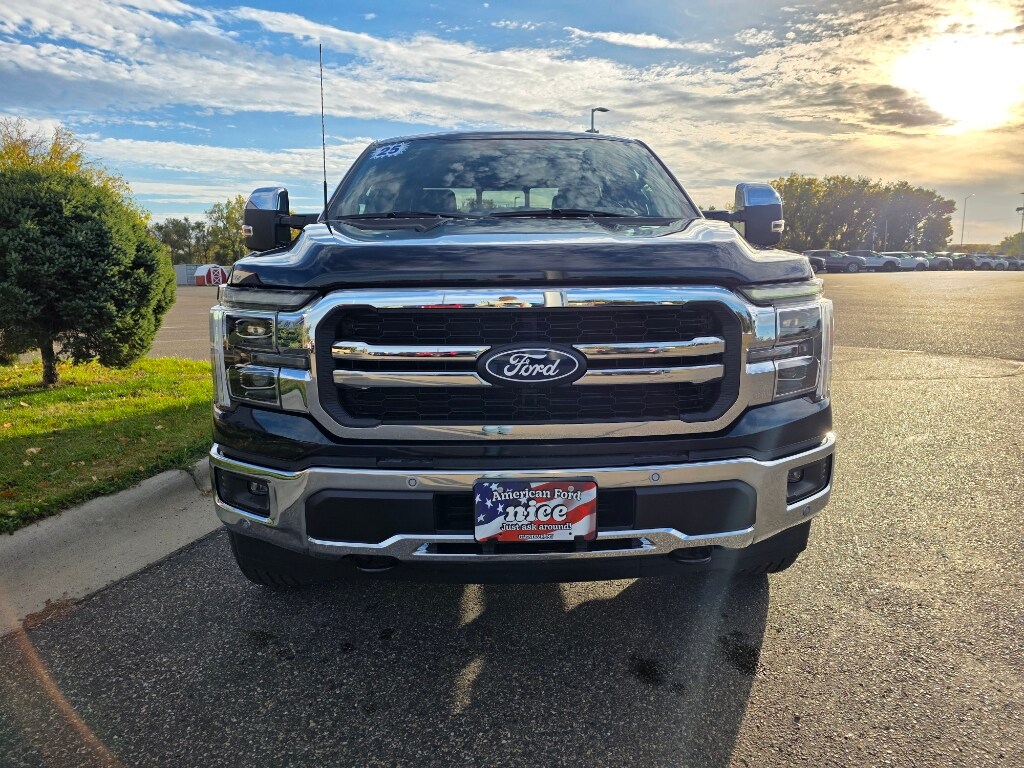 2025 Ford F-150 Lariat photo 2