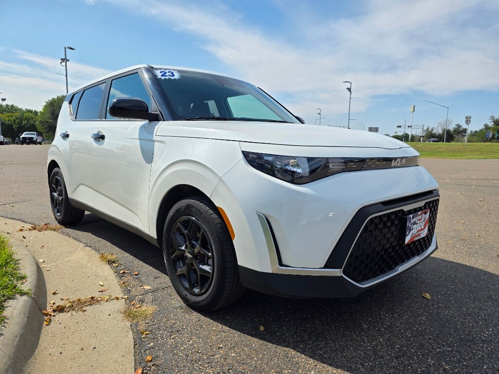 2023 Kia Soul LX photo 3