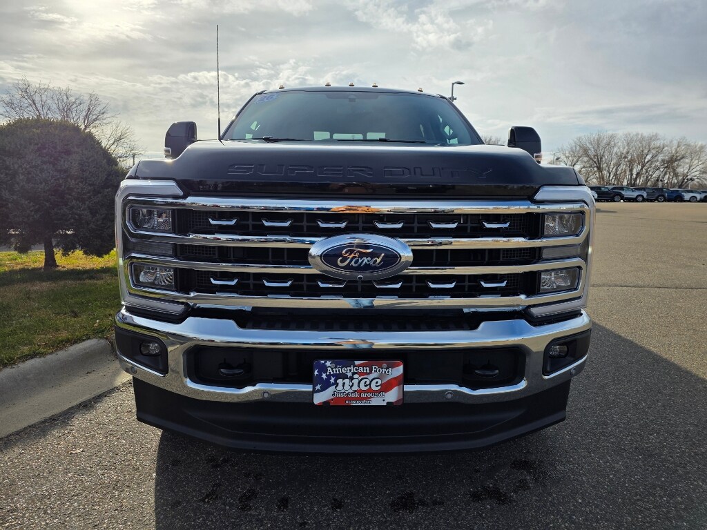 2026 Ford F-250 Lariat photo 2