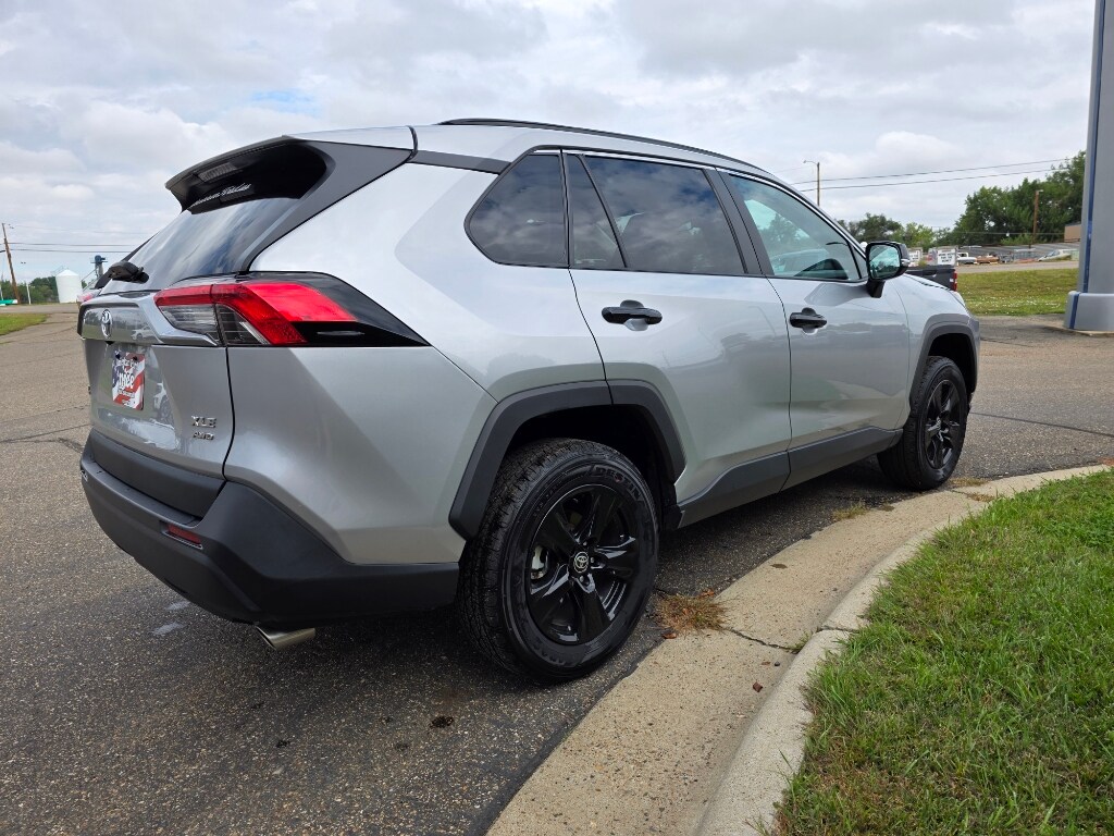 2023 Toyota RAV4 XLE photo 2