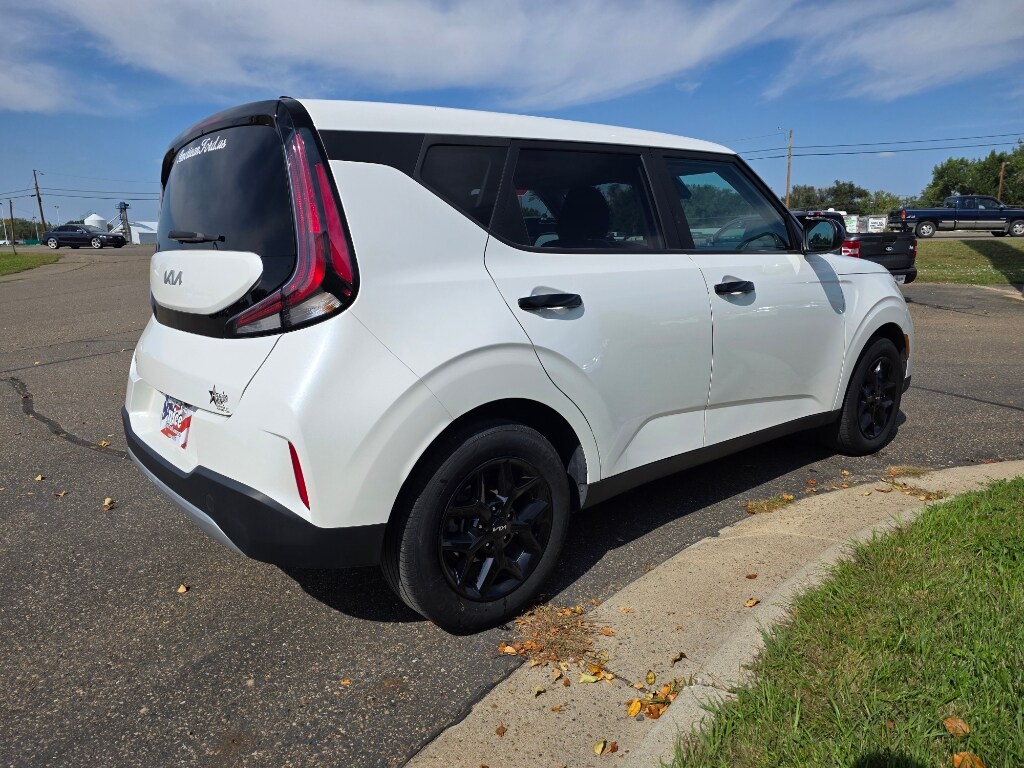 2023 Kia Soul LX photo 4