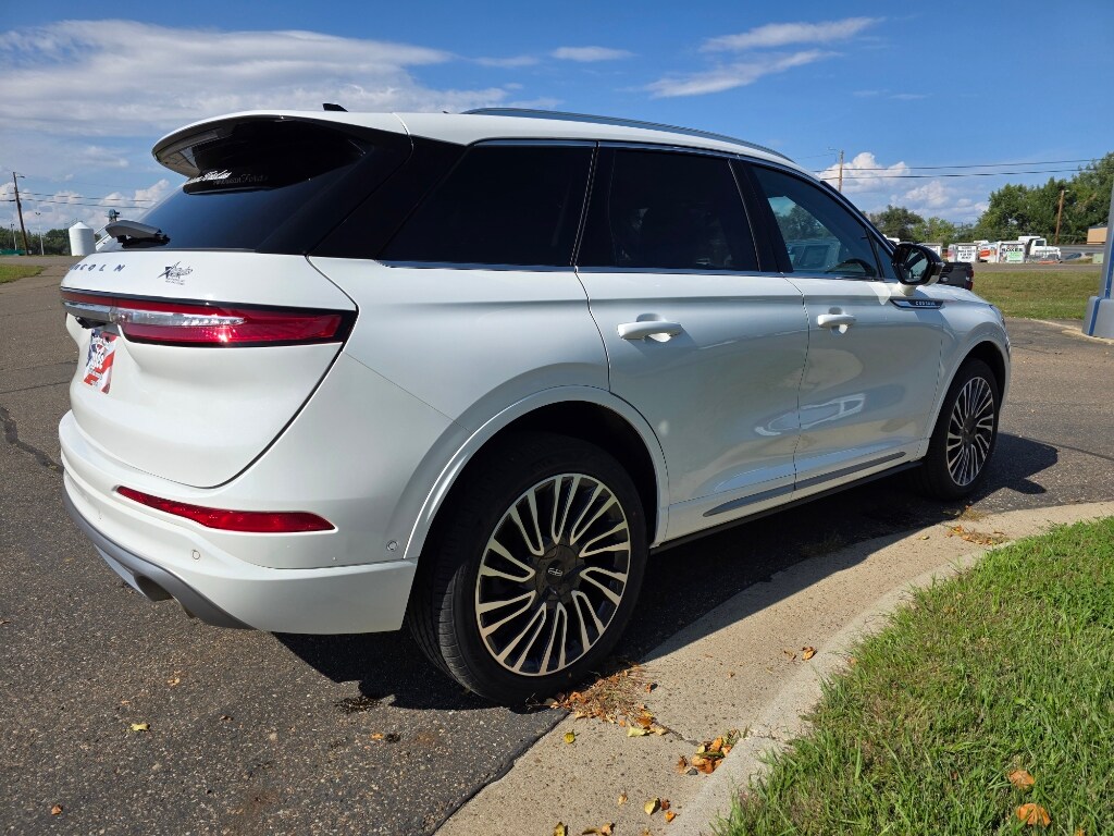 2022 Lincoln Corsair Reserve photo 3