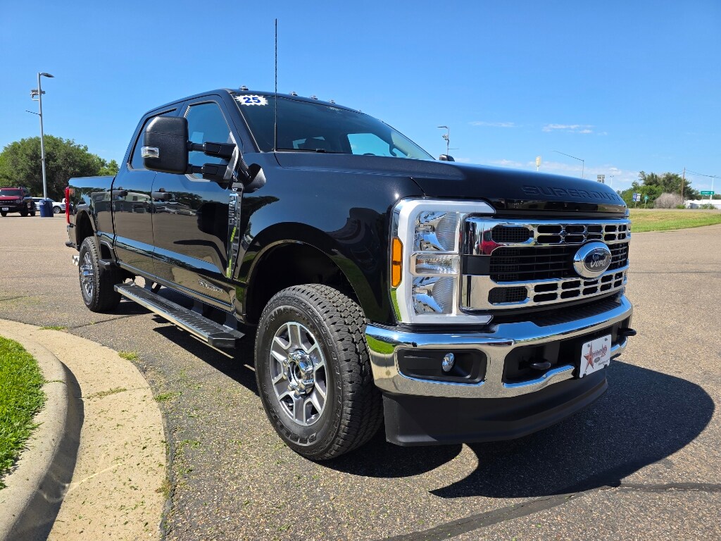 2025 Ford F-250 XLT photo 2