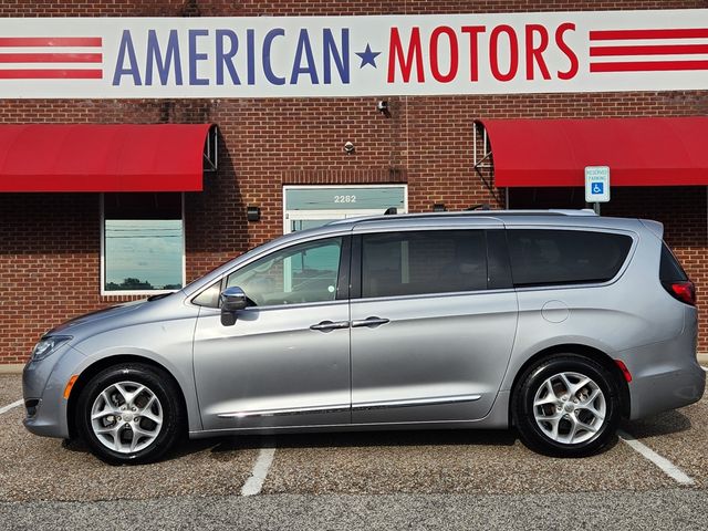 2020 Chrysler Pacifica Limited's photo
