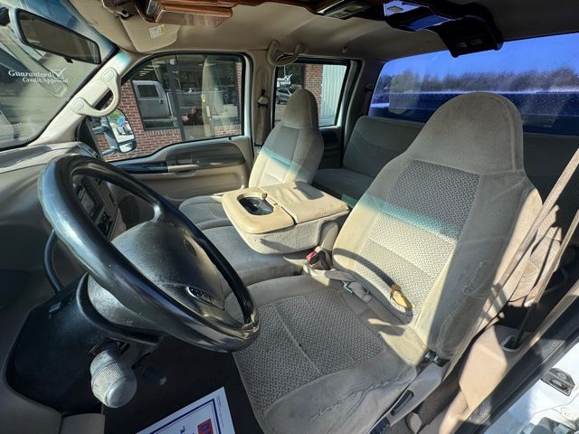 2001 Ford F-450 - Photo 18