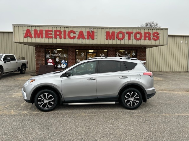 2017 Toyota RAV4 LE's photo