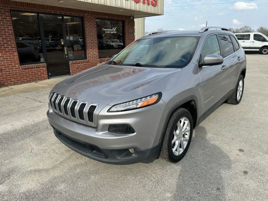 Used 2018 Jeep Cherokee Latitude FWD SUV