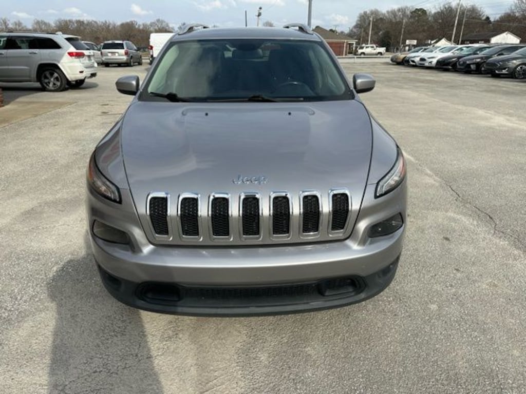 Used 2018 Jeep Cherokee Latitude FWD SUV