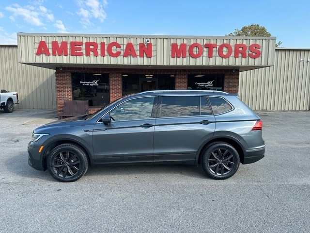 2023 Volkswagen Tiguan SE's photo