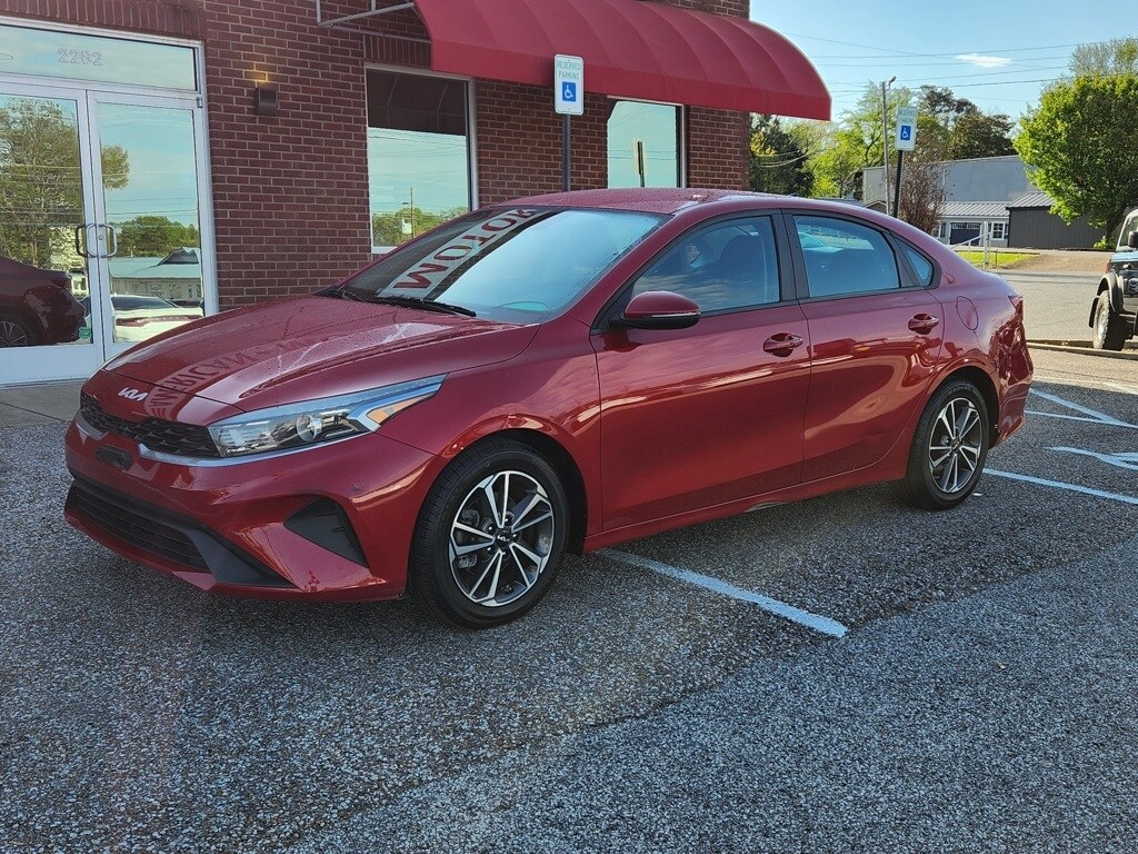 2022 Kia Forte LXS photo 2
