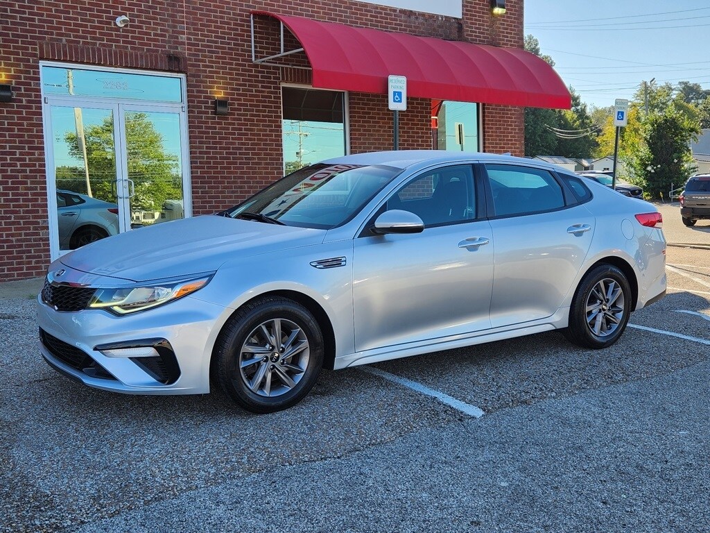 2020 Kia Optima LX photo 2