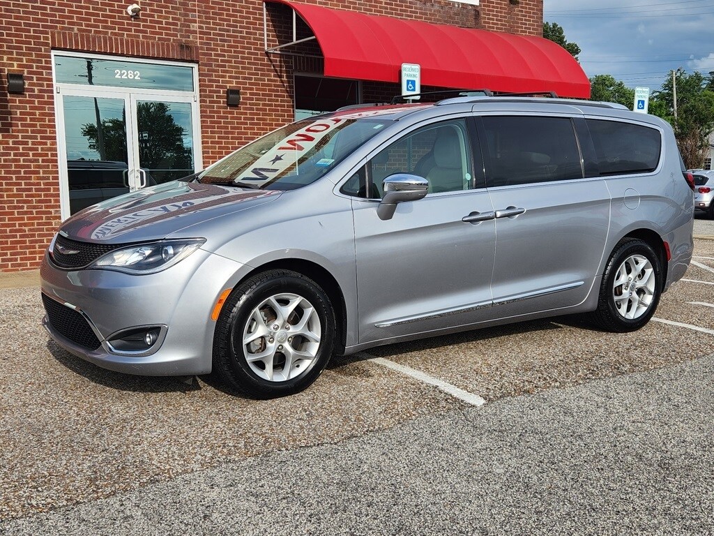 2020 Chrysler Pacifica Limited photo 2