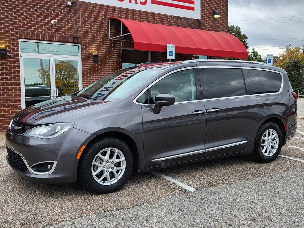 2020 Chrysler Pacifica Touring L photo 2