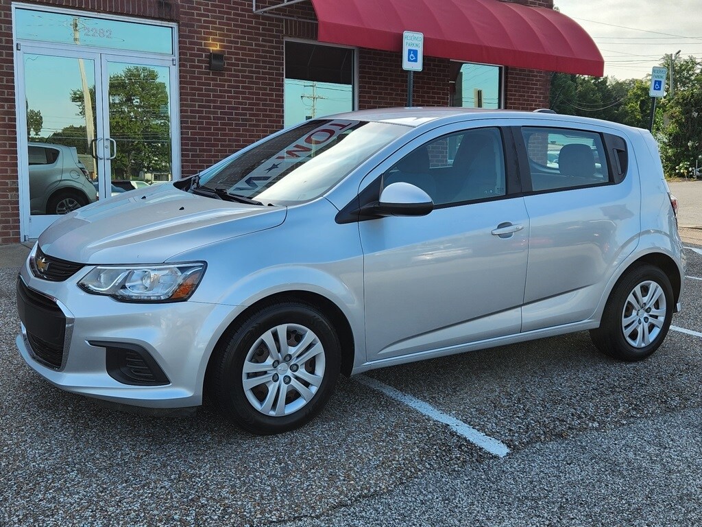 2020 Chevrolet Sonic LT photo 2